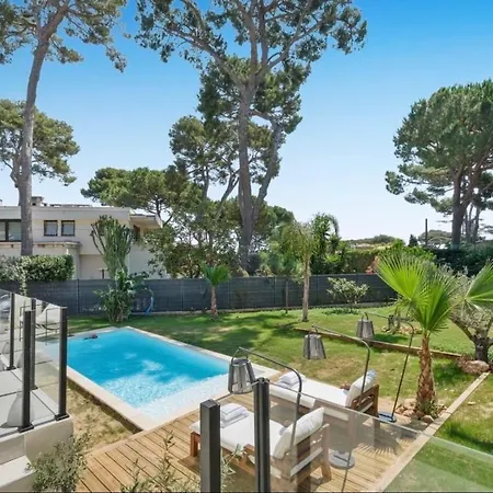 Вілла Cap D'antibes Villa, 6 People, Sea View, Air Conditioning Антіб
